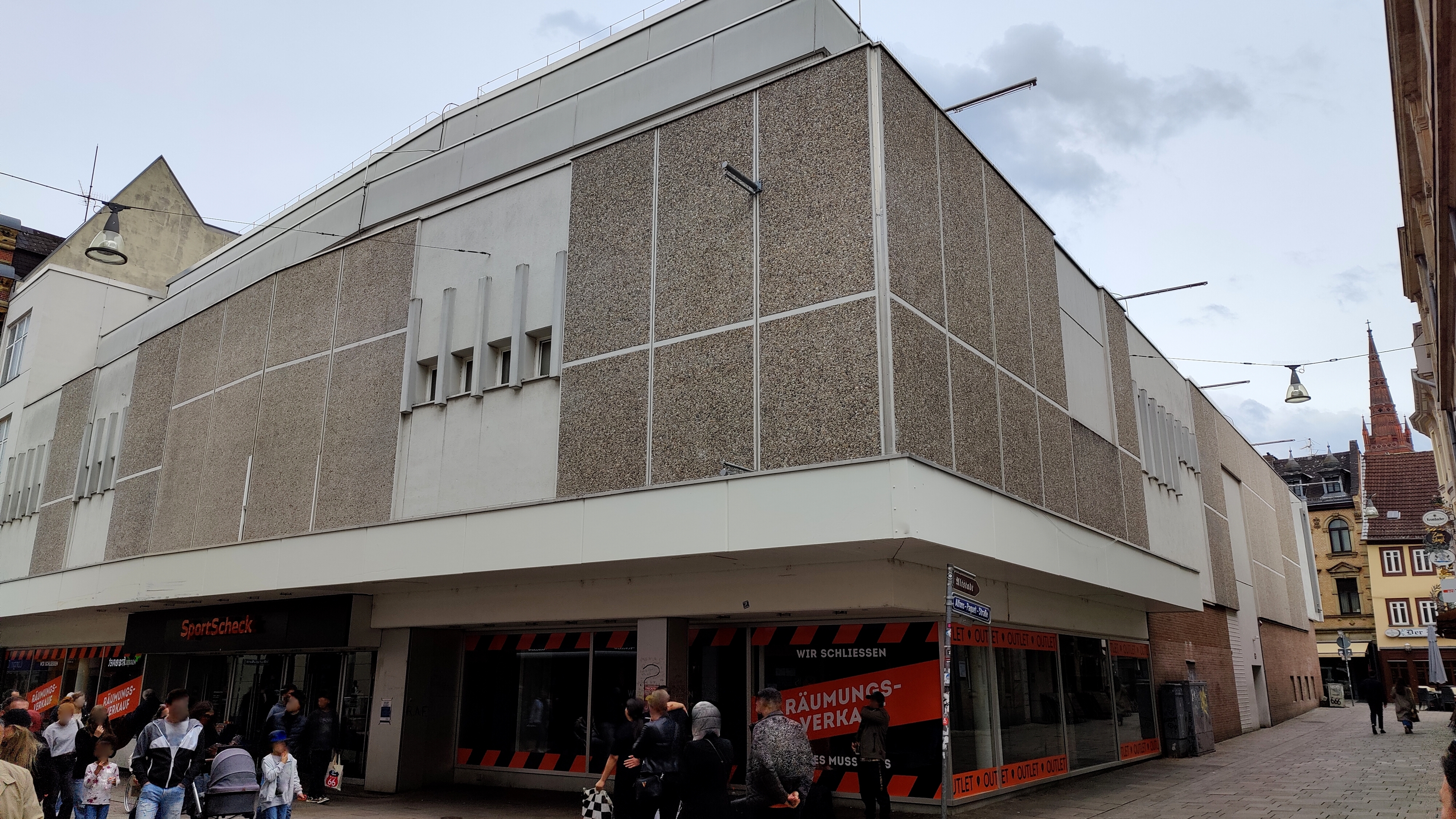 Leerstehender SportScheck in Wiesbaden: Das zieht jetzt hier ein