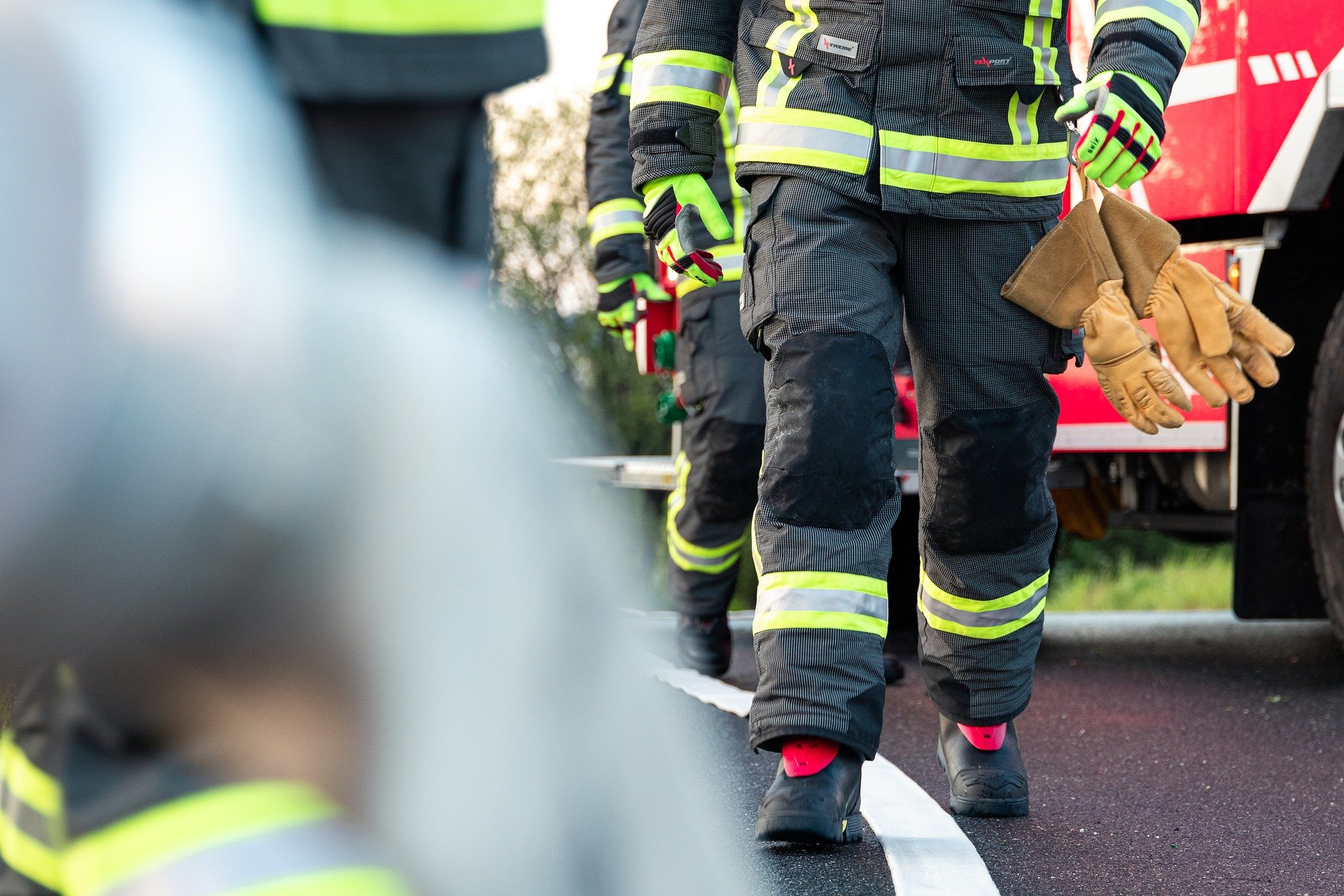 Gefahrstoff in Wiesbaden ausgetreten: Feuerwehr räumt Ministeriumsgebäude