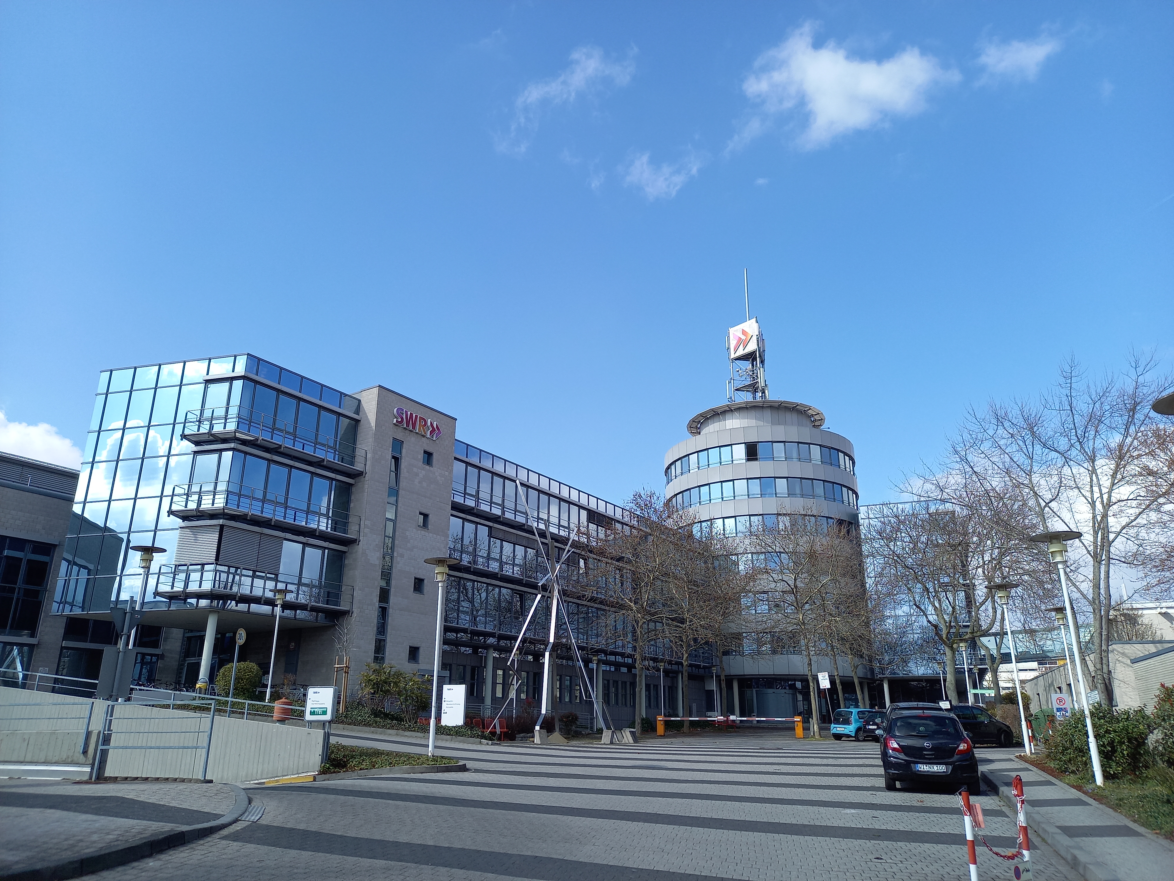 Bombendrohungen: Auch SWR-Funkhaus in Mainz betroffen