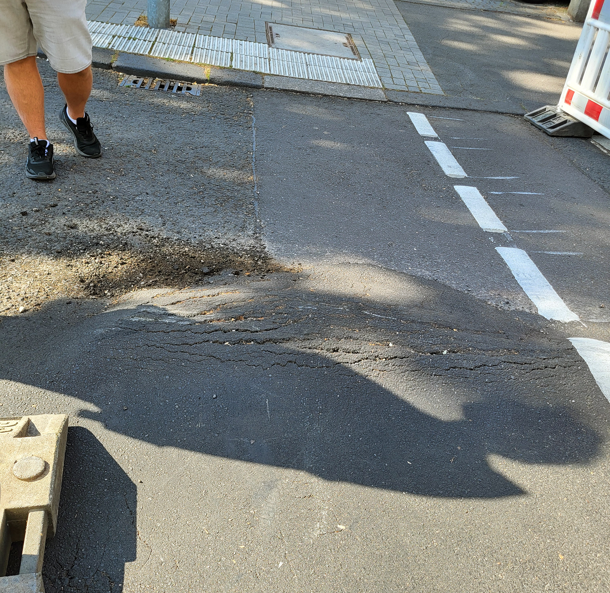 Dotzheimer Straße wegen Hitzeschäden zum Teil gesperrt