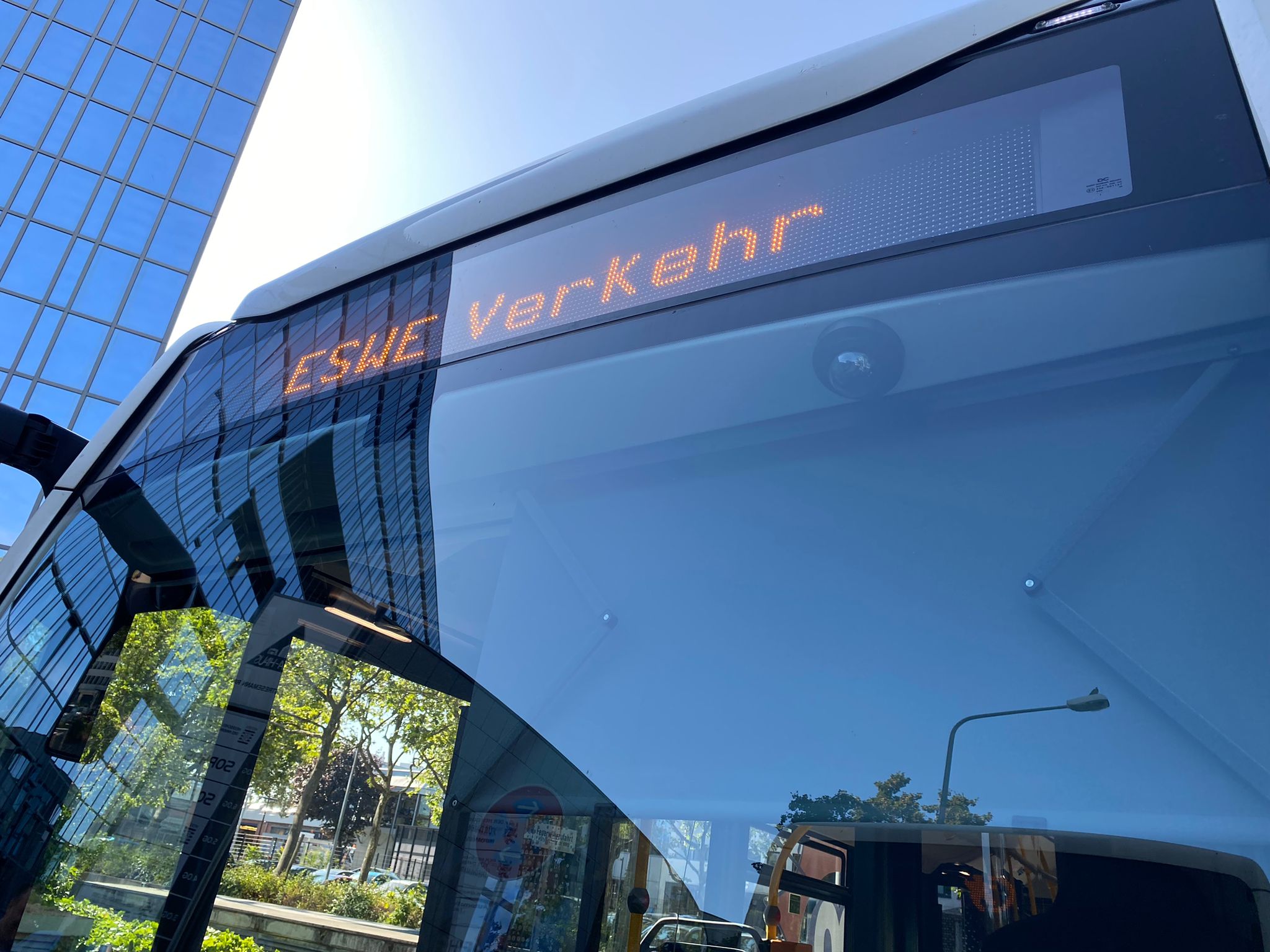 ESWE Verkehr kündigt IT-Störung an – App und Haltestellen betroffen