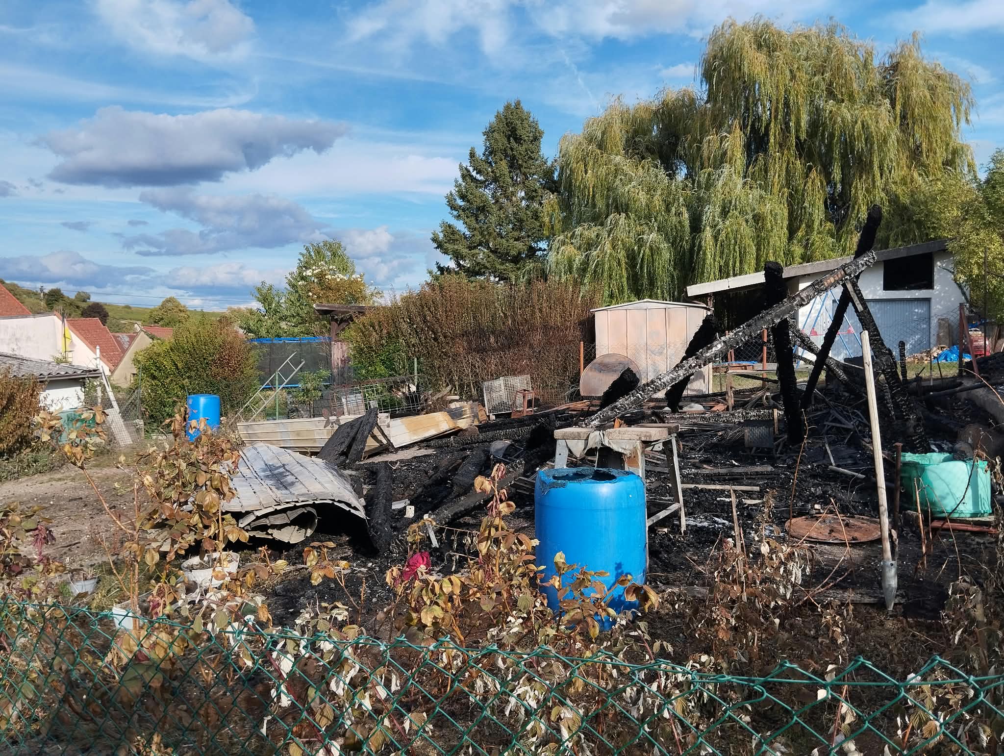 Aufräumarbeiten nach Brand
