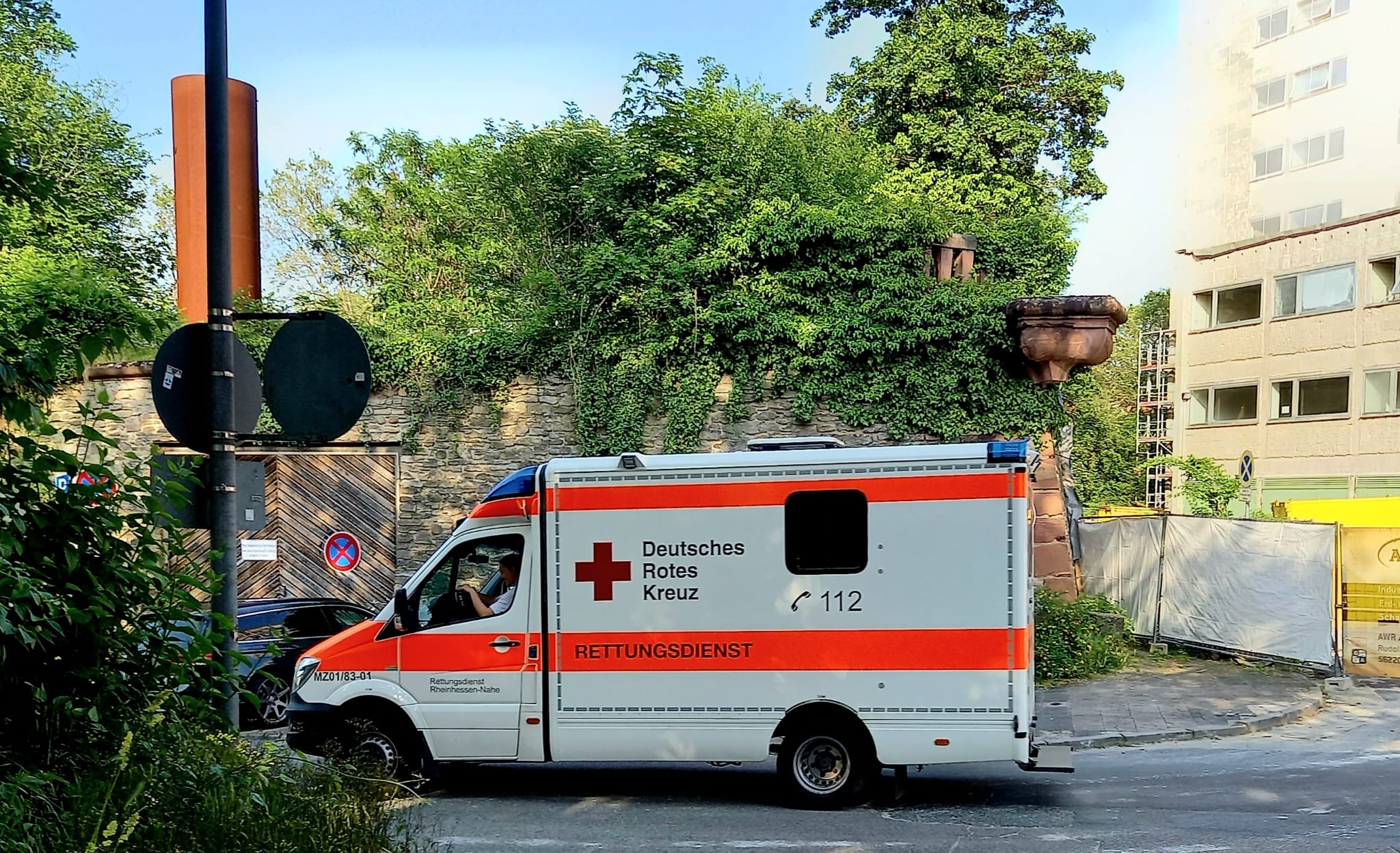 60-Jähriger tritt in Mainz Frau mit Säugling